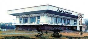 “анцювальний зал (нин≥ - молод≥жний центр У–омантикаФ). —уми. 1985-1986 рр.