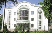 Реконструкція кінотеатру “Жовтень” під міський Центр зайнятості населення. Суми. 2004 р.